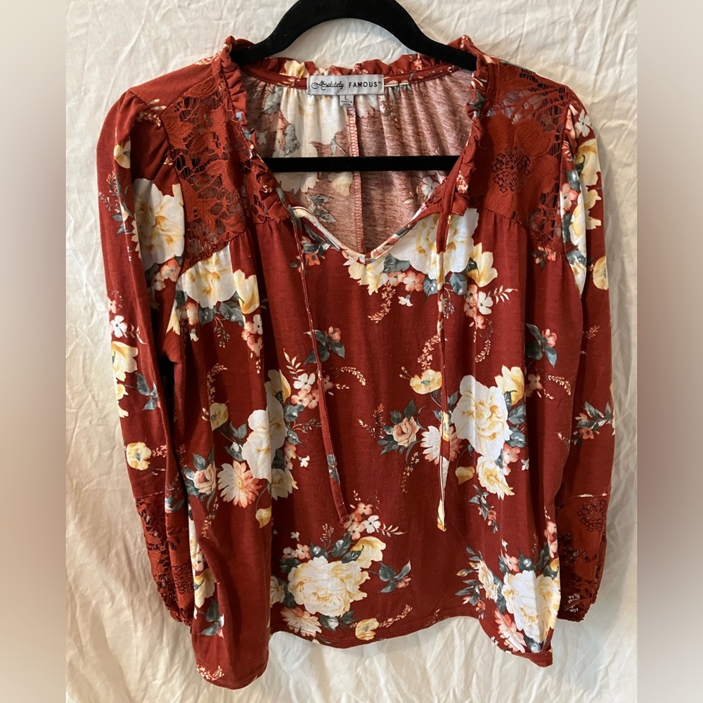 Women’s Large Absolutely Famous top